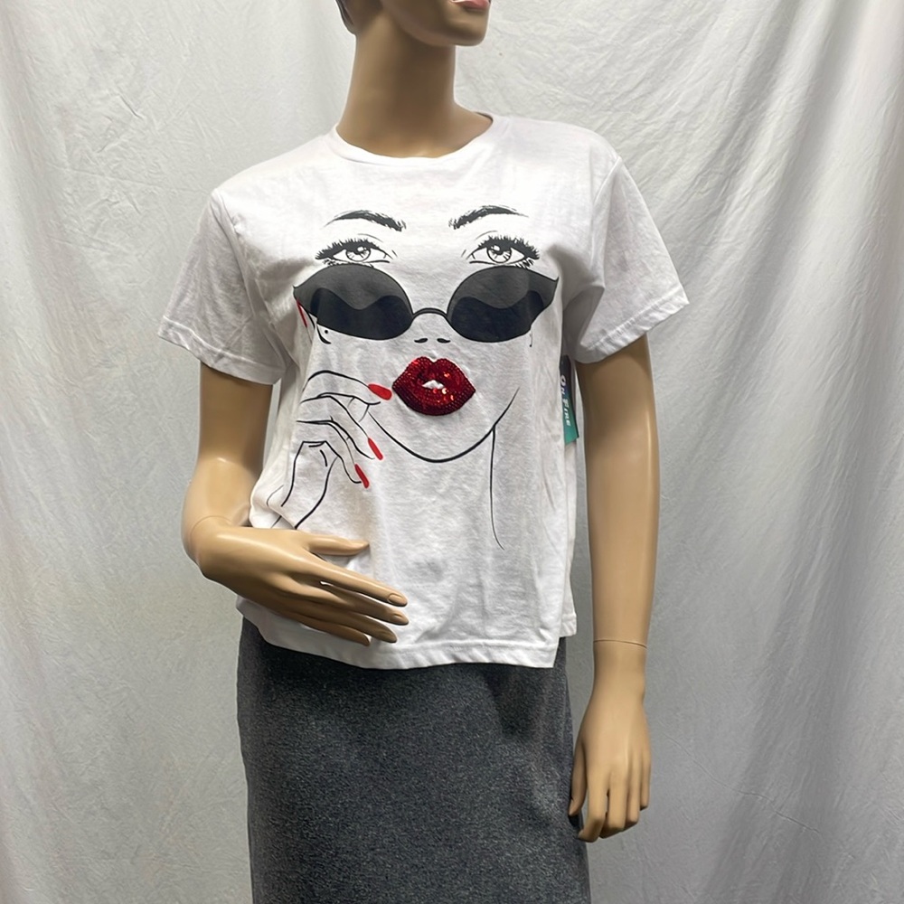 On Fire White Lady Face Short Sleeve Tee Shirt NWT